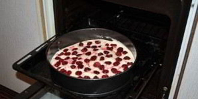 Рецепт шарлотки с замороженной вишней