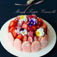 Рецепт Шарлотки с запеченным ревенем, баварским фисташковым кремом и клубникой