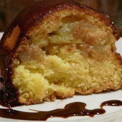 Рецепт Яблочной шарлотки с шоколадным соусом