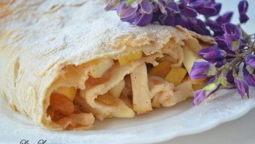 Рецепт ленивого яблочного штруделя