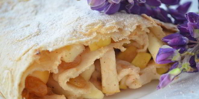 Рецепт ленивого яблочного штруделя