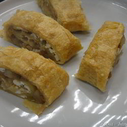 Рецепт Штруделя грушевого с творогом из слоёного теста