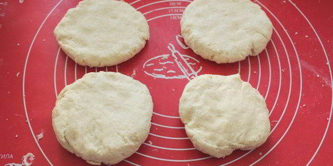 Рецепт штруделя из творожного теста с яблоками и клюквой