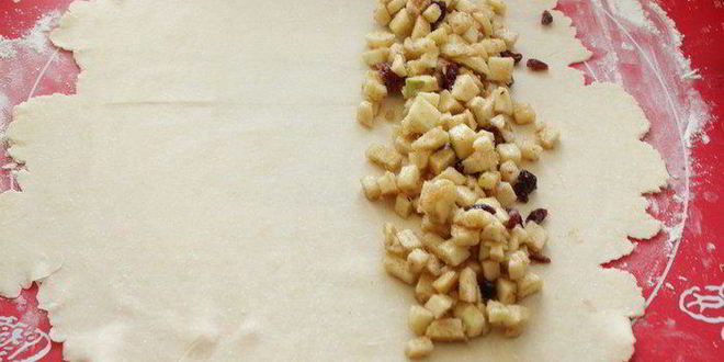 Рецепт штруделя из творожного теста с яблоками и клюквой