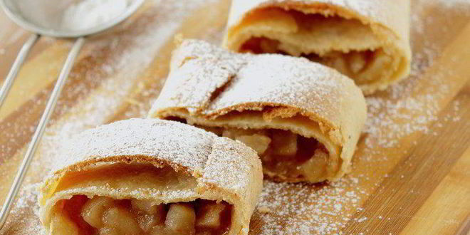 Рецепт штруделя из творожного теста с яблоками и клюквой