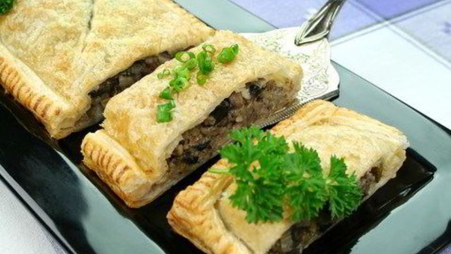 Рецепт штруделя с грибами и луком