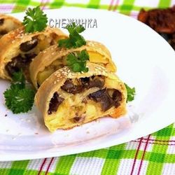 Рецепт Штруделя с картофелем и грибами в сливочно-сырном соусе