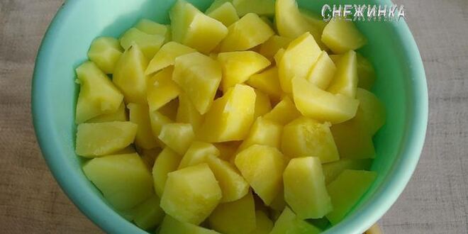 Рецепт штруделя с картофелем и грибами в сливочно-сырном соусе