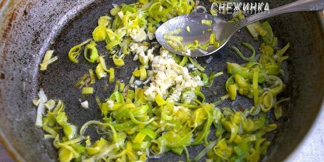 Рецепт штруделя с картофелем и грибами в сливочно-сырном соусе