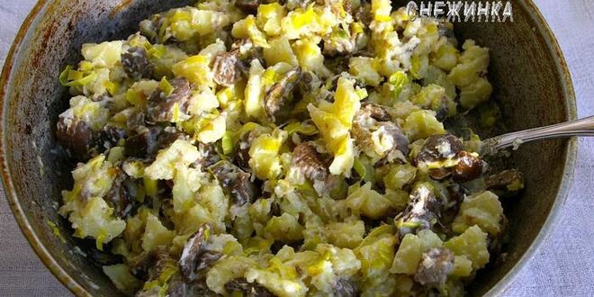 Рецепт штруделя с картофелем и грибами в сливочно-сырном соусе