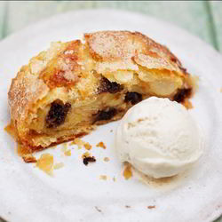 Рецепт Штруделя с садовыми фруктами в тесте фило