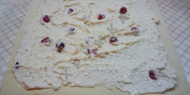 Рецепт штруделя с творожной начинкой из слоеного теста