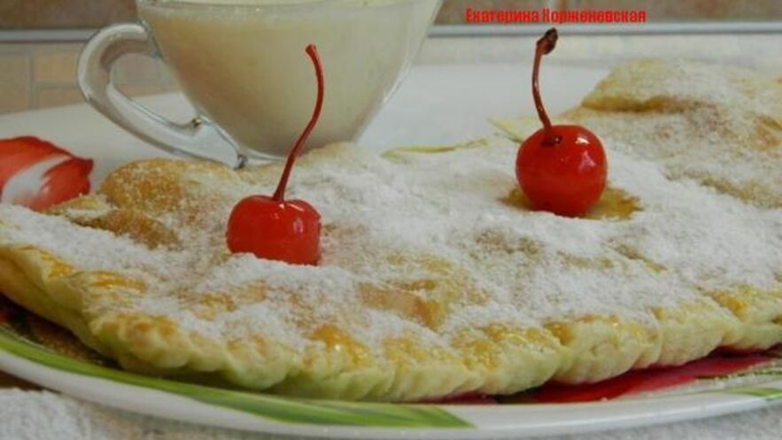 Рецепт штруделя с вишней и ванильным соусом
