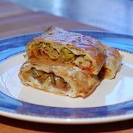 Рецепт Штруделя с запеченным красным перцем и луком-пореем