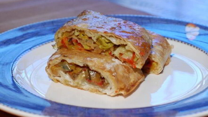 Рецепт штруделя с запеченным красным перцем и луком-пореем