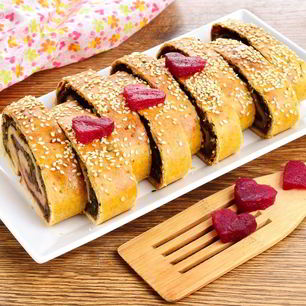 Рецепт Штруделя со свеклой, сыром и шпинатом