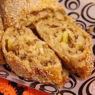 Рецепт Яблочного штруделя декорированного кунжутом