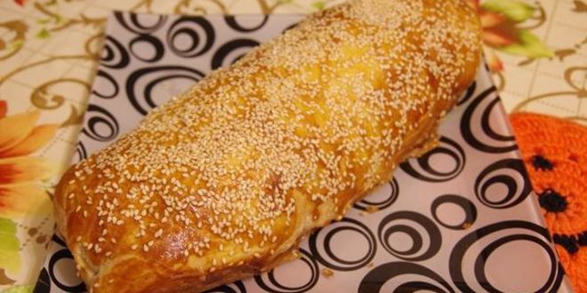 Рецепт яблочного штруделя декорированного кунжутом