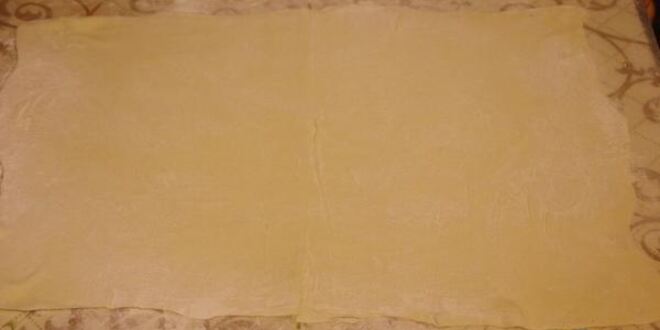 Рецепт яблочного штруделя декорированного кунжутом