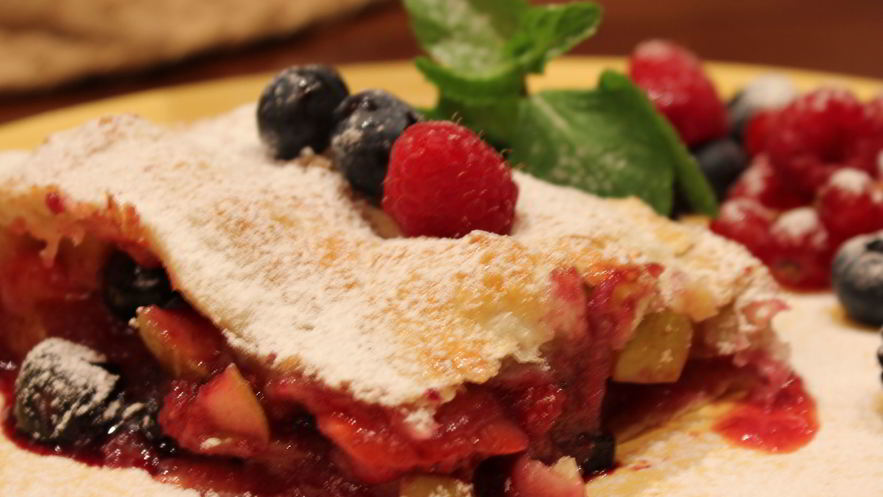 Рецепт ягодного штруделя