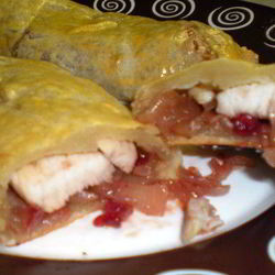 Рецепт Слойки с белым мясом птицы и луково-брусничным конфитюром