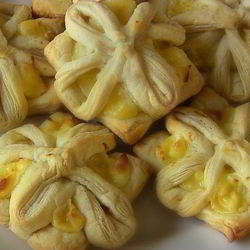 Рецепт Слоек из слоеного теста с кремом Патисьер