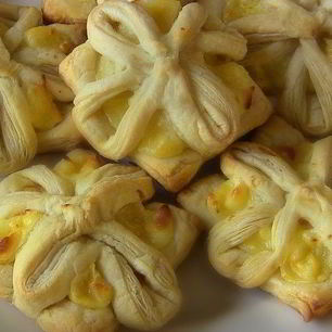 Рецепт Слоек из слоеного теста с кремом Патисьер