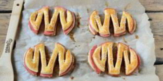 Рецепт слоек с колбасой зигзаг