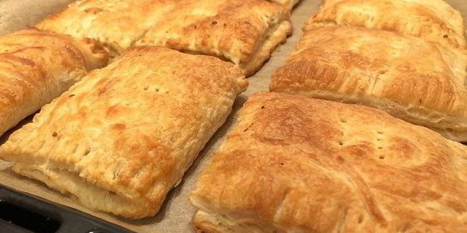 Рецепт слоек с копченым мясом и сыром