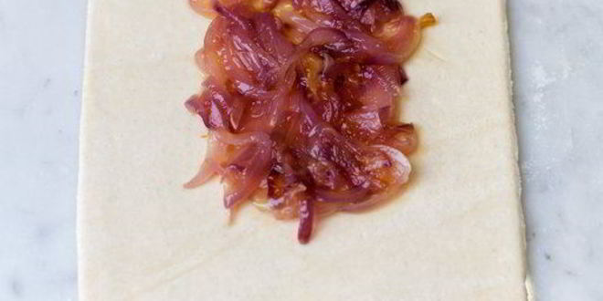 Рецепт слоек с лососем и помидорами черри