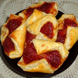 Рецепт Слоек с вареньем из слоеного теста