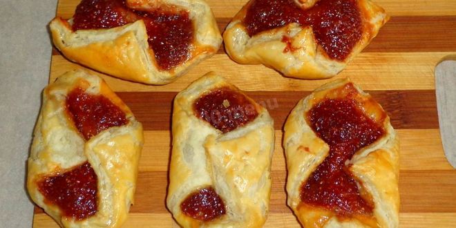 Рецепт слоек с вареньем из слоеного теста