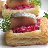 Рецепт Слоек со свекольной начинкой и селедкой