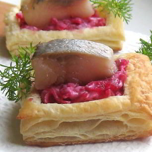 Рецепт Слоек со свекольной начинкой и селедкой