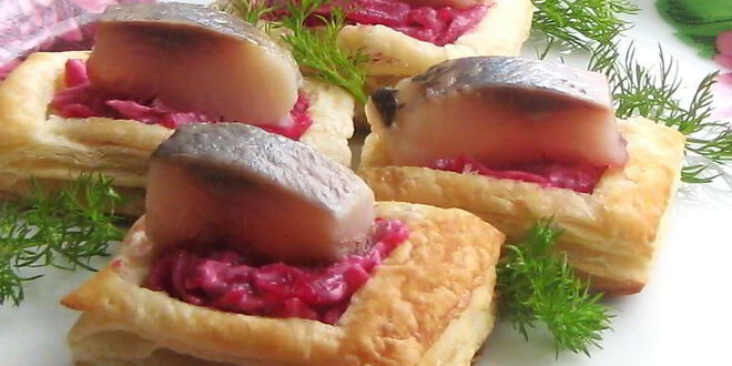 Рецепт слоек со свекольной начинкой и селедкой