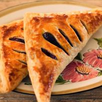 Рецепт Слоек со свежесваренным вареньем из слоеного теста