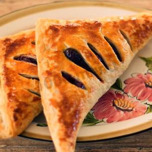 Рецепт Слоек со свежесваренным вареньем из слоеного теста