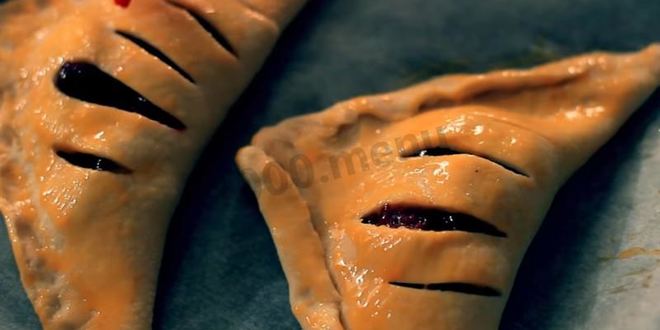 Рецепт слоек со свежесваренным вареньем из слоеного теста