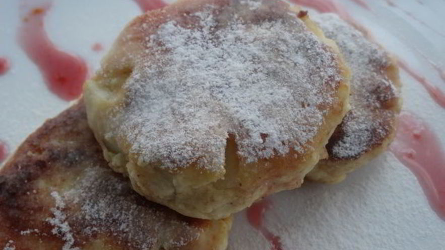 Рецепт диетических сырников с грушей