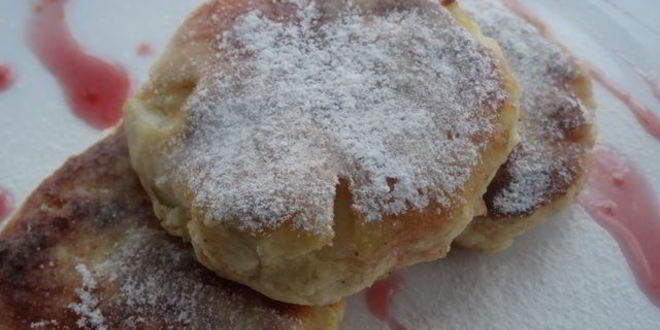 Рецепт диетических сырников с грушей