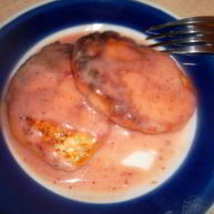 Рецепт Нежнейших сырников с соусом Клубника со сливками