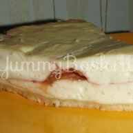 Рецепт Нежного сырника — суфле с клубничным вареньем