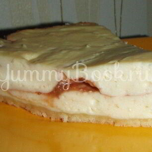 Рецепт Нежного сырника — суфле с клубничным вареньем