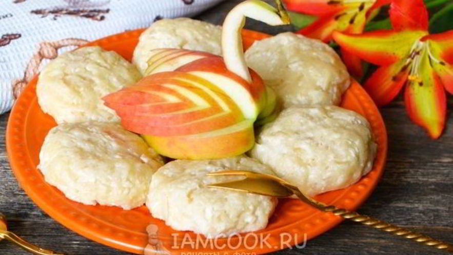 Рецепт сырников на пару с яблоком