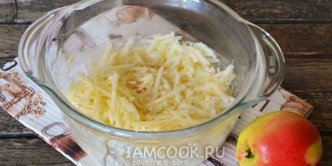 Рецепт сырников на пару с яблоком
