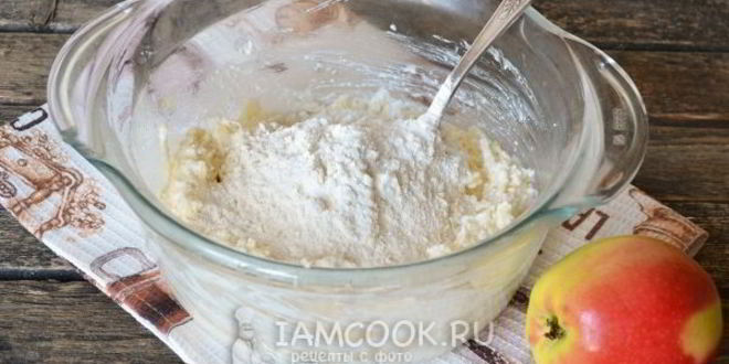 Рецепт сырников на пару с яблоком