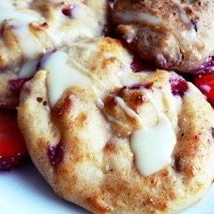 Рецепт Сырников на сгущенке с клубникой и лавандой