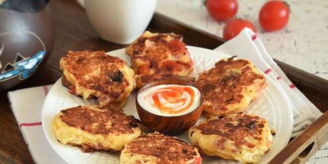 Рецепт сырников с беконом и грибами