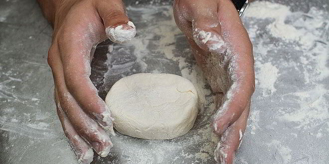 Рецепт сырников с бруснично-розмариновым вареньем