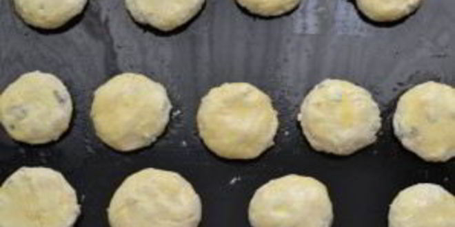 Рецепт сырников с изюмом и лимоном